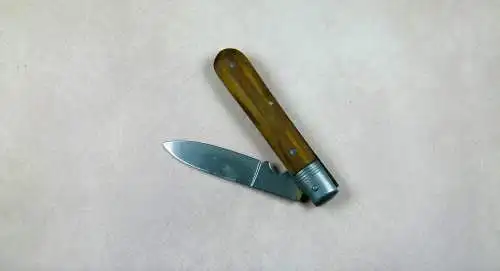 Taschenmesser mit Holzgriff 