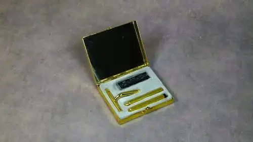 Vergoldeter Rasierer mit Etui  