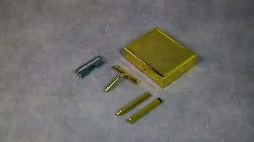 Vergoldeter Rasierer mit Etui  