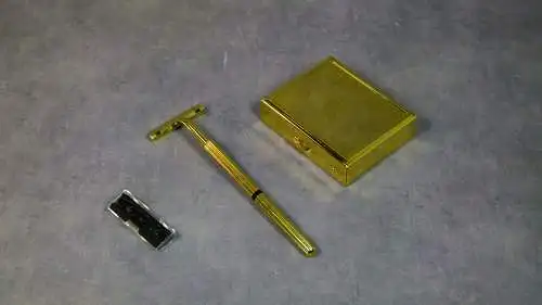 Vergoldeter Rasierer mit Etui  