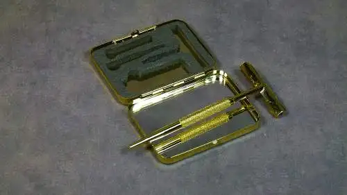 Vergoldeter Rasierer mit Etui  