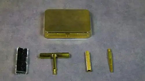 Vergoldeter Rasierer mit Etui  