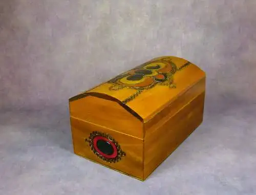 Art-Déco-Holzbox mit Brandmustern  
