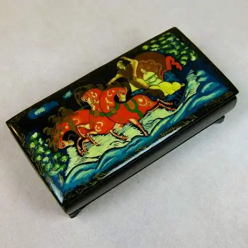Lackierte Palekh-Box mit Miniaturmalerei  