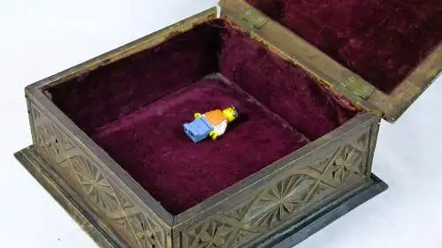 Schmuckbox Art Déco mit Schnitzereien  