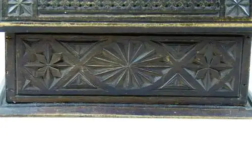 Schmuckbox Art Déco mit Schnitzereien  