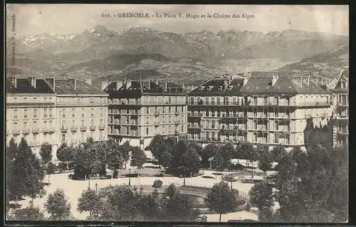 AK Grenoble, La PLace Victor Hugo et la Chaîne des Alpes
