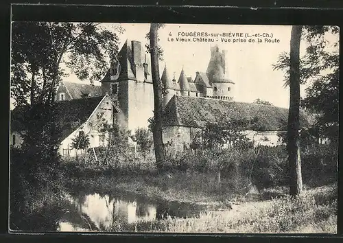 AK Fougeres-sur-Bievre, Le Vieux Chateau, Vue prise de la Route
