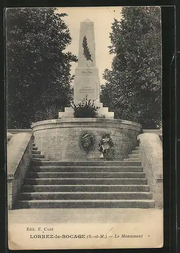 AK Lorrez-le-Bocage, Le Monument