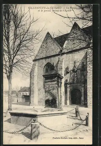 AK Villeneuve-la-Guyard, La pompe et le portail latéral de l'Eglise