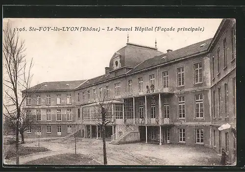 AK Ste-Foy-lès-Lyon, Le Nouvel Hôpital, Facade principale, personnes