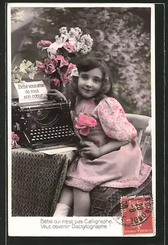 AK Mädchen neben einer Schreibmaschine, Blumen