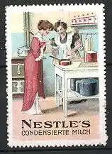 Reklamemarke Nestle's kondensierte Milch, Frauen bereiten Milch zu