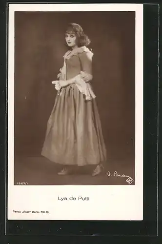 AK Schauspielerin Lya de Putti im Kleid