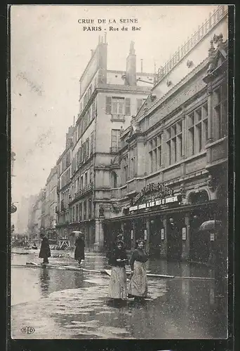 AK Paris, inondations de janvier 1910, la rue du Bac, deux femmes au premier plan
