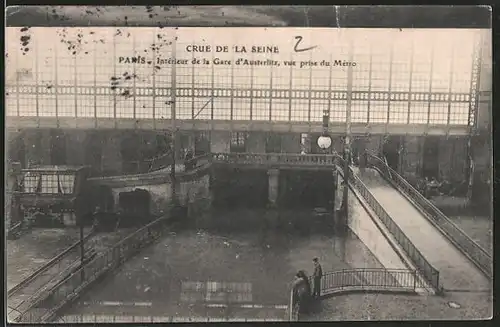 AK Paris, Crue de la Seine, Interieur de la Gare d'Austerlitz, vue prise du métro