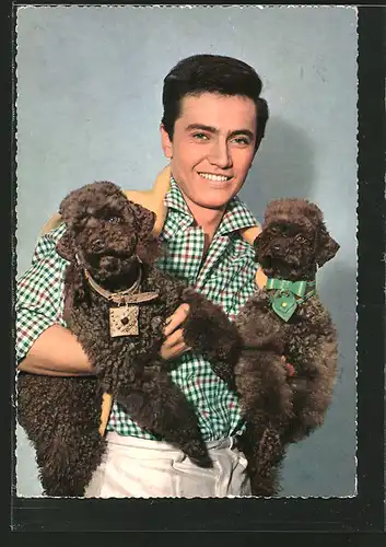 AK Musiker Rex Gildo mit zwei Hunden im Arm