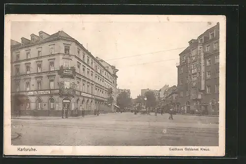 AK Karlsruhe, Strassenpartie am Gasthaus Goldenes Kreuz