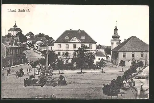 AK Lázne Sadská, Námestí, Hostinec, Museum