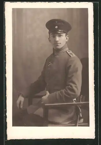 Foto-AK Soldat des Telegraphen-Batl. Nr. 1 in Uniform mit Schulterstück "T1"