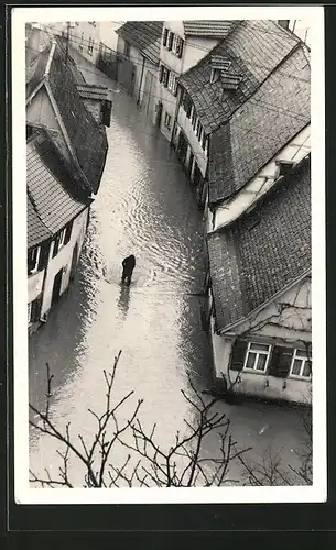 Foto-AK Waiblingen, überflutete Strasse in der Weingärtner Vorstadt 1956, Hochwasser