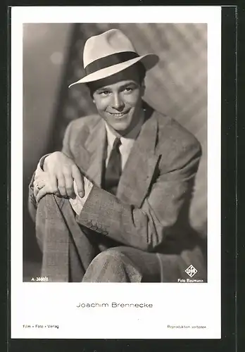 AK Schauspieler Joachim Brennecke im Anzug mit Hut