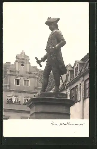 AK Dessau, Statue von Fürst Leopold, der \"alte Dessauer\"