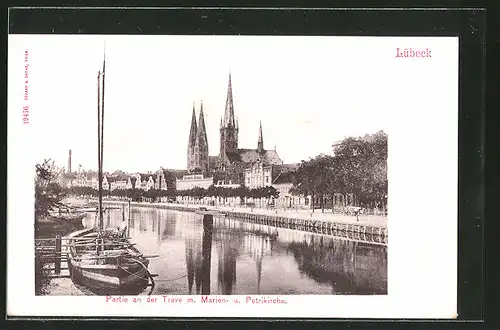 AK Lübeck, Partie an der Trave mit Marien- u. Petrikirche, Boot