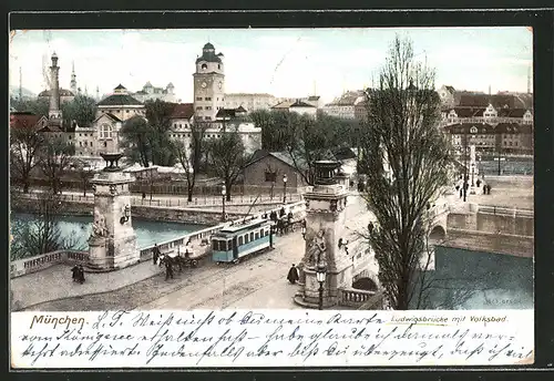 AK München, Strassenbahn auf der Ludwigsbrücke mit Blick zum Volksbad