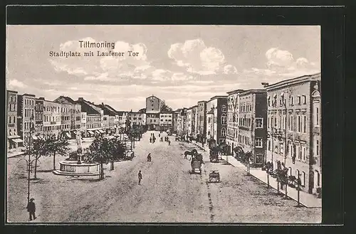 AK Tittmoning, Stadtplatz mit Laufener Tor, Kutschen