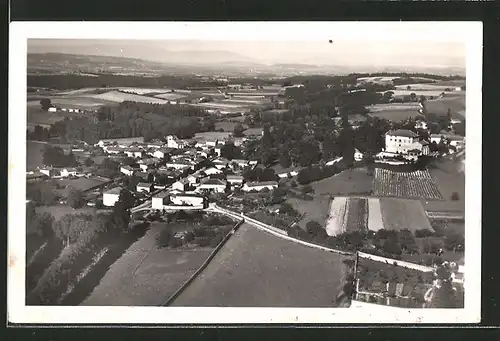 AK Diemoz, vue aérienne sur le village et le château Piellat