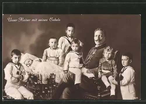 AK Kaiser Wilhelm II. in Uniform mit seinen Enkeln