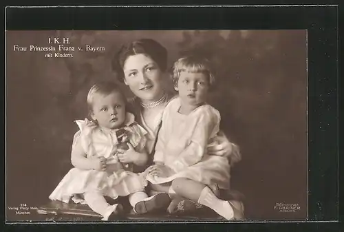 AK Prinzessin Franz von Bayern mit ihren zwei Kindern