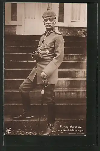 Foto-AK Herzog Bernhard von Sachsen-Meiningen in Uniform mit Pickelhaube u. Säbel
