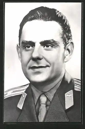 AK Sowjetischer Kosmonaut Wladimir Komarow, Flüge: Woschod, Sojus-1