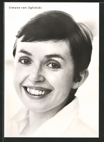 AK Schauspielerin Simone von Zglinicki mit Kurzhaarfrisur, DDR