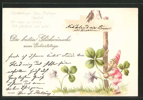 Präge-Lithographie Glückwünsche zum Geburtstage, Vierblättriger Klee..., Vögel auf Wegweiser und Zwerg