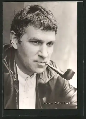 AK Schauspieler Helmut Schellhardt mit Pfeife