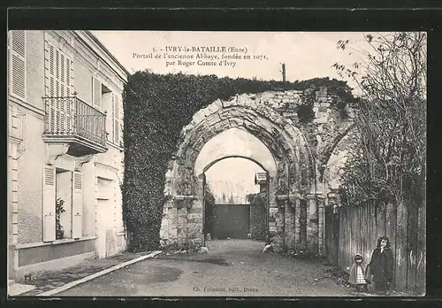 AK Ivry-la-Bataille, portail de l'ancienne abbaye fondée en 1071