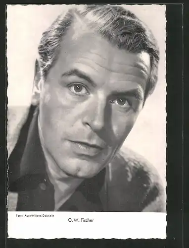 AK Schauspieler O. W. Fischer im Hemd