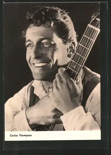 AK Schauspieler Carlos Thompson mit Gitarre