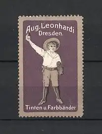 Reklamemarke Dresden, Tinten & Farbbänder Aug. Leonhardi, Knabe mit Schultsche hält Tinte empor, lila