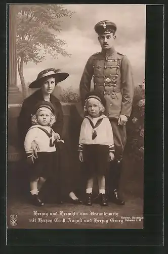 AK Herzog und Herzogin von Braunschweig mit Herzog Ernst August und Herzog Georg