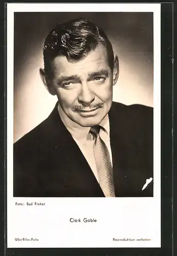 AK Schauspieler Clark Gable posiert im Anzug