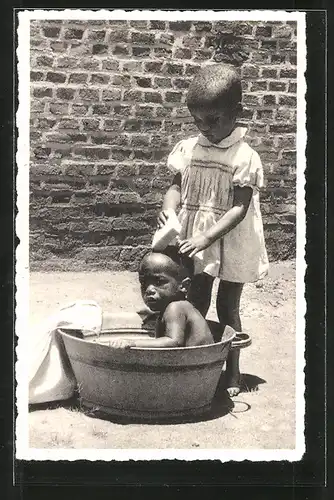 AK Muramba, Orphelinat "Noel", Kinder beim Bad