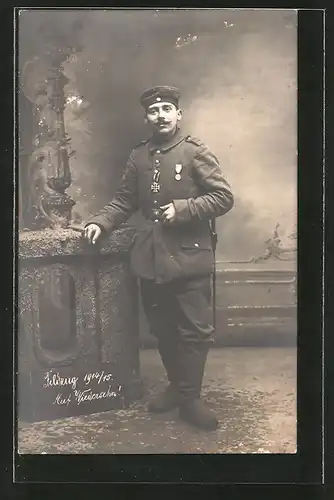 Foto-AK Soldat von Rgt. 179 mit Orden und EK II