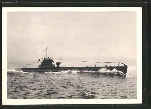 AK Sous-Marin Aurore, Französ. U-Boot in voller Fahrt über Wasser