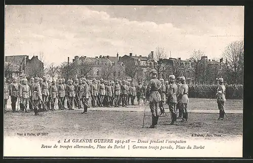 AK Douai, pendant l'occupation, Place du Barlet, deutsche Truppenparade
