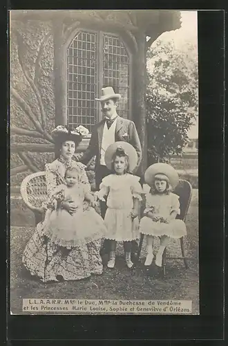 AK Herzog und Herzogin von Vendôme mit den Prinzessinen, Marie Louise, Sophie und Geneviève d'Orleans