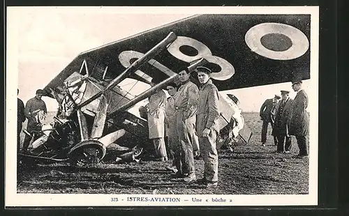 AK Istres, Aviation, Une bûche, Trümmer eines Flugzeugs